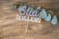 Preview: Cake Topper Schulkind mit Namen Elia in Flieder auf Holzuntergrund mit Eukalyptuszweig